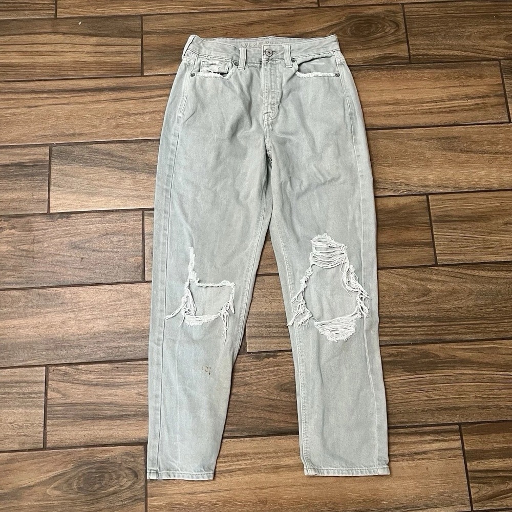 American Eagle Mom Jeans Womens 4 Regular Light Wash Distressed High Rise Blue